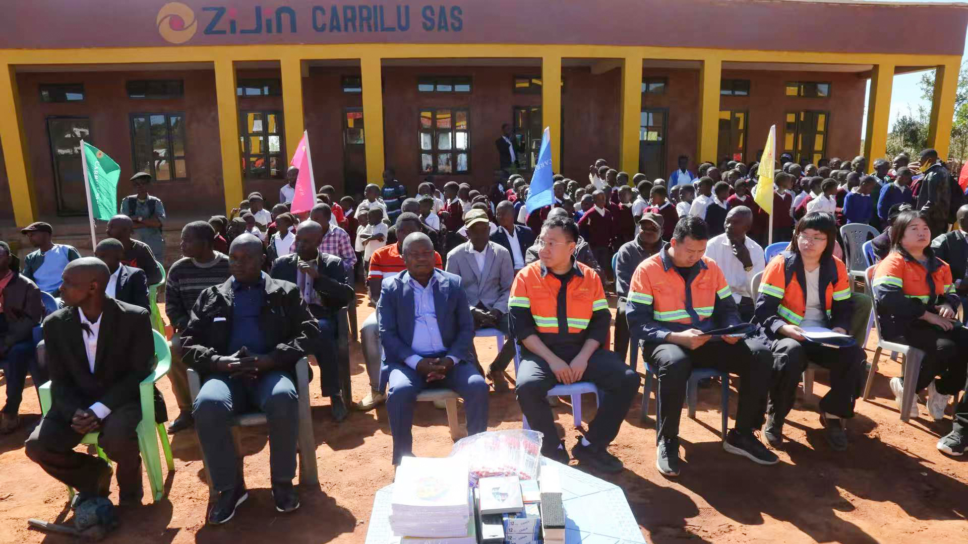 卡瑞鲁捐赠的两所学校一奠基一交付