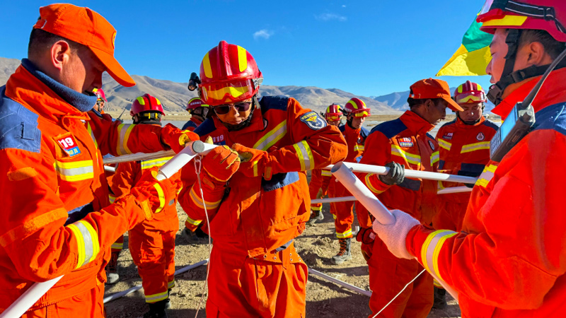 紫金矿业救援队在现场