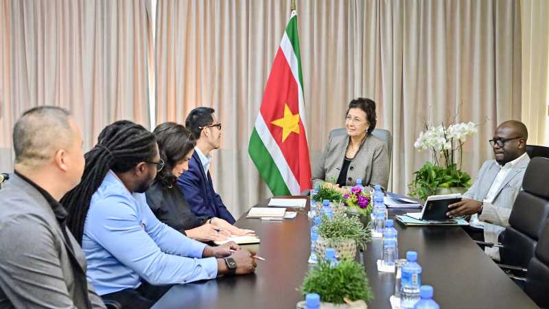 苏里南新任总统詹妮弗·西蒙斯高度肯定罗斯贝尔发展成果