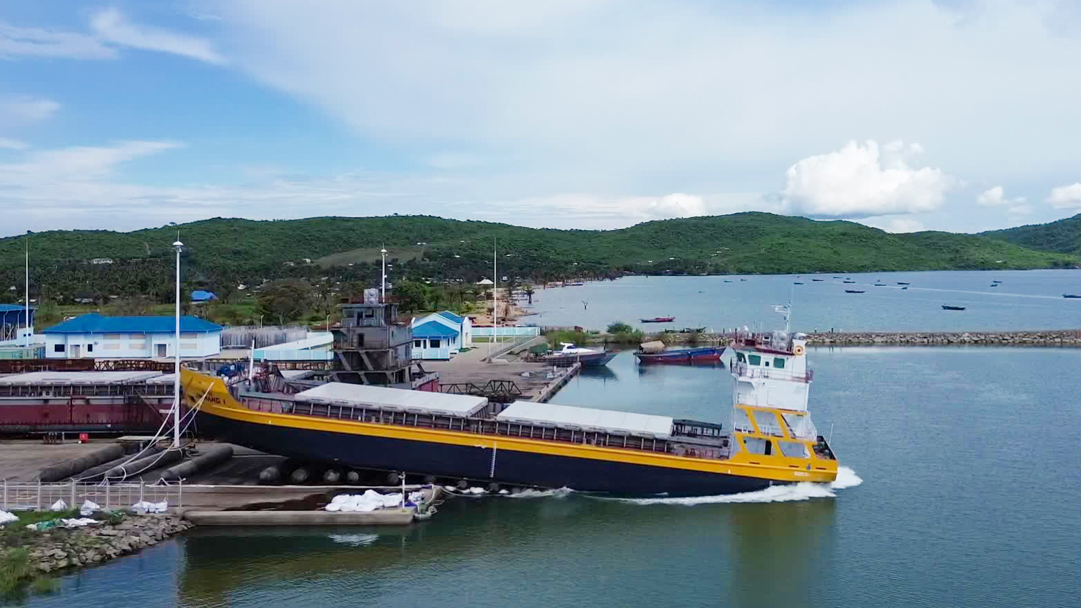 “金航1号”非洲下水 紫金矿业打通自营跨境水运大通道