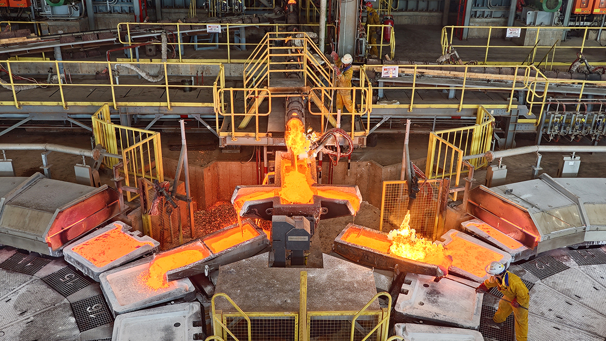 卡莫阿冶炼厂一次性投料成功